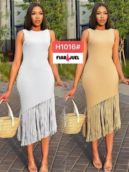 Robe frangée beige et blanche