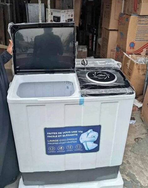 Machine à laver semi-automatique avec cuisinière intégrée