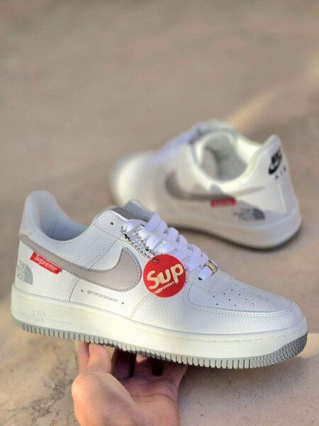 Baskets élégantes blanches