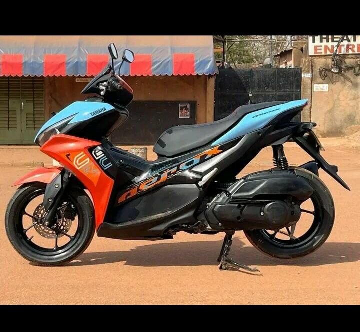 Yamaha Moto GP bicolore