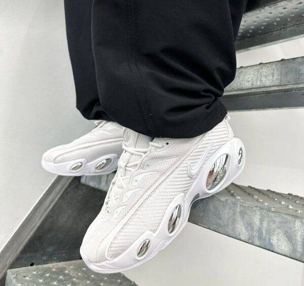 Baskets blanches futuristes