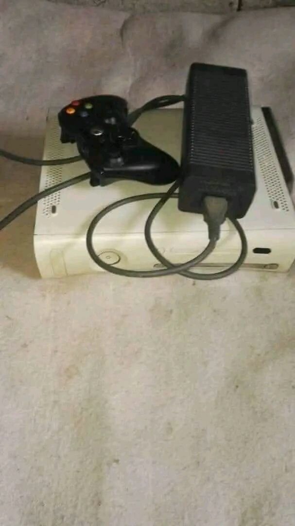 Console de jeu avec manette