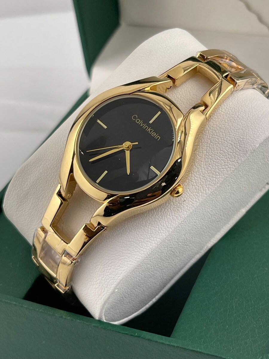 Montre Élégante Femme Dorée