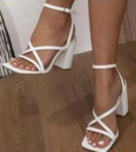 Sandales à talons blanches