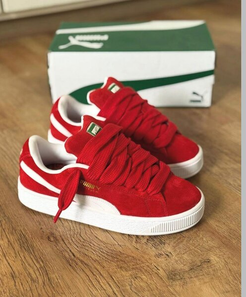 Sneakers rouges en daim