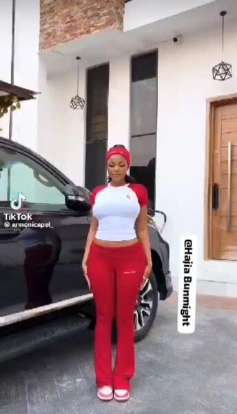 Tenue de sport rouge-blanc