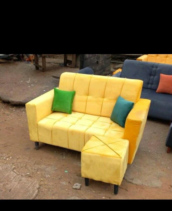 Ensemble canapé 3 places et 2 poufs