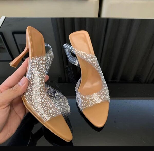 Sandales à talons transparents chic