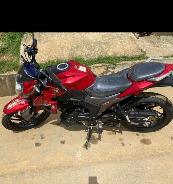 Moto rouge NS 200R