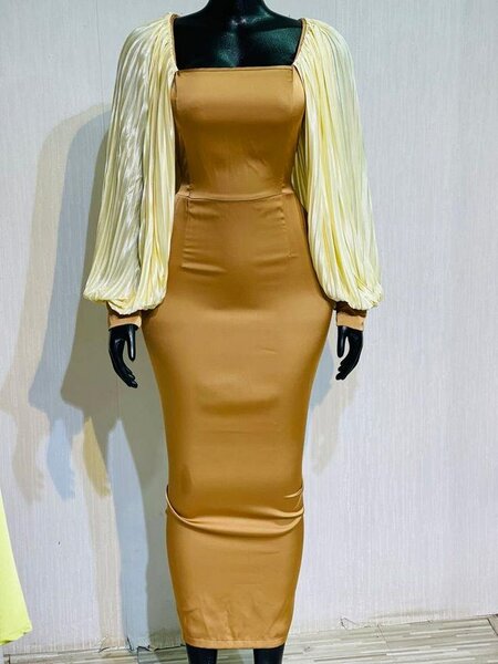 Robe en satin beige avec boléro jaune