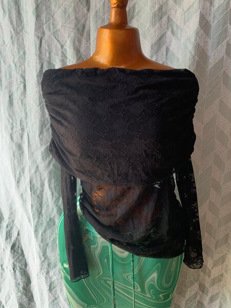 Écharpe en dentelle noire chic