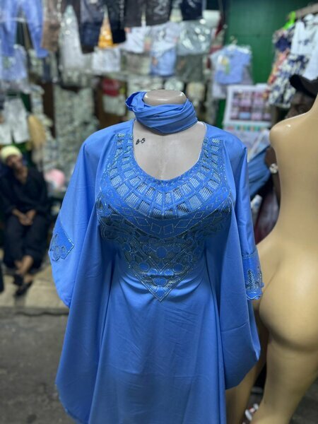 Robe boubou bleu brodé moderne