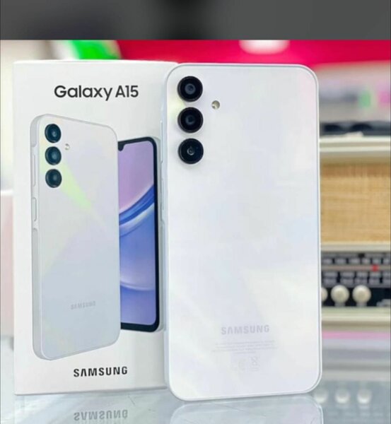 Samsung Galaxy A15 smartphone blanc