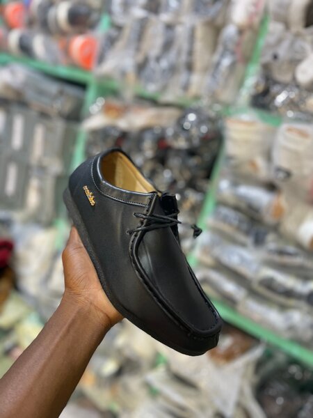 Chaussures en cuir noir élégantes