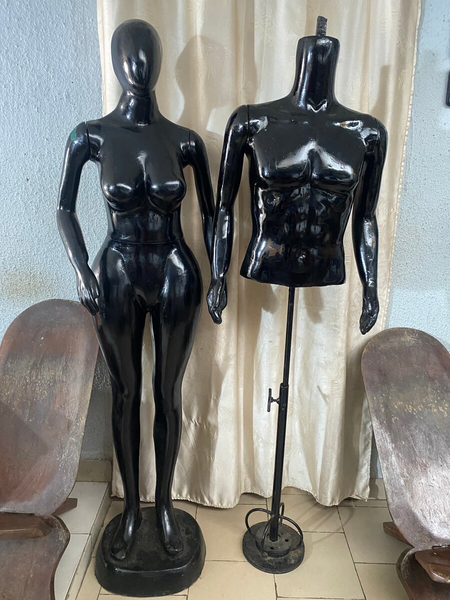 Mannequins noirs élégants