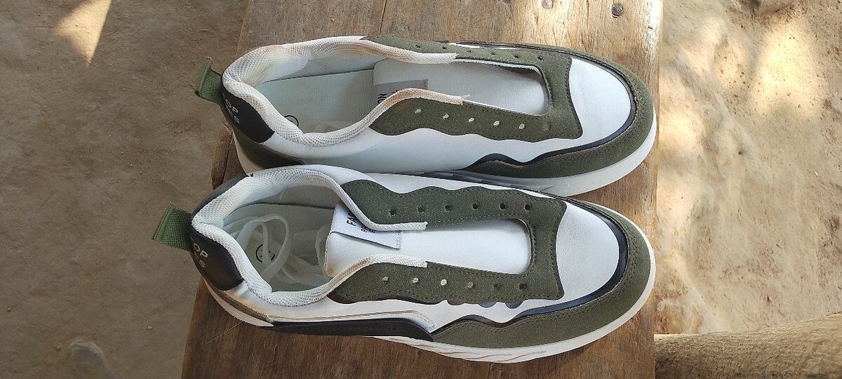 Chaussures de sport vertes et blanches