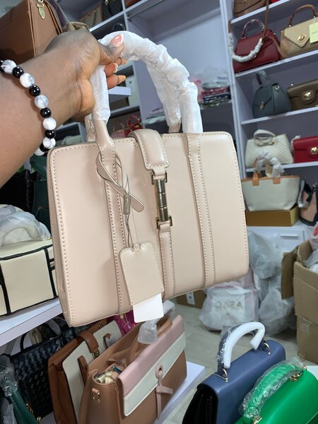 Sac à main élégant beige