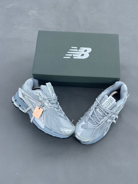 New Balance 9060 argent