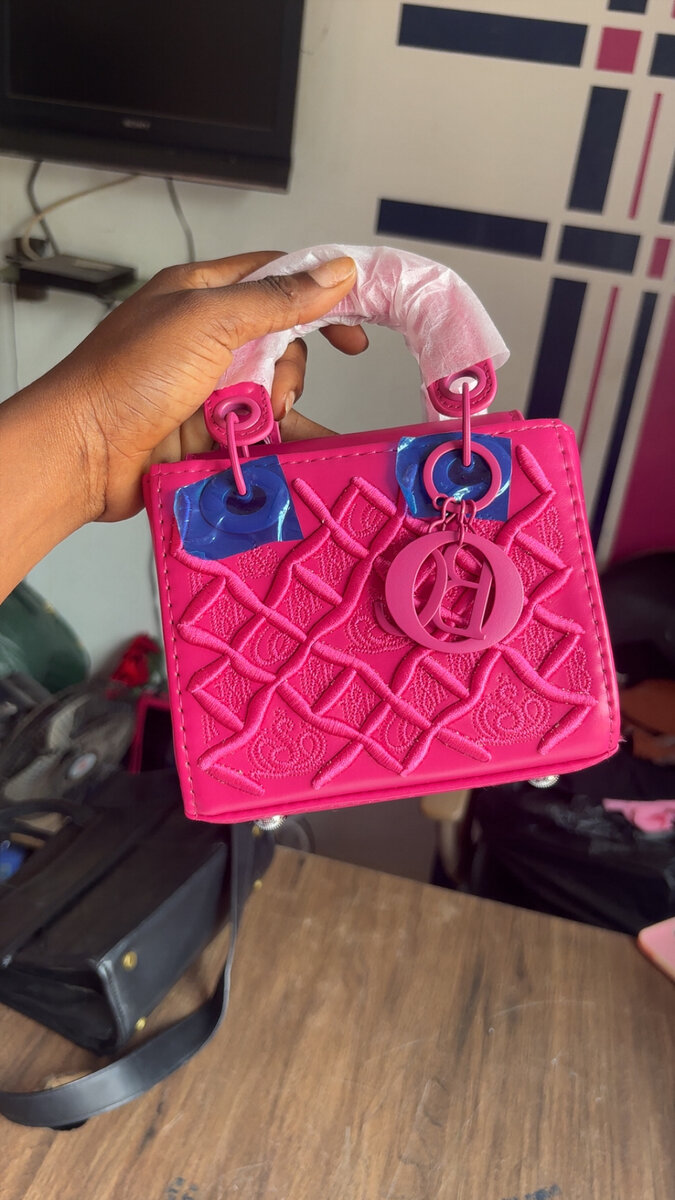 Sac à main en plastique rose Dior