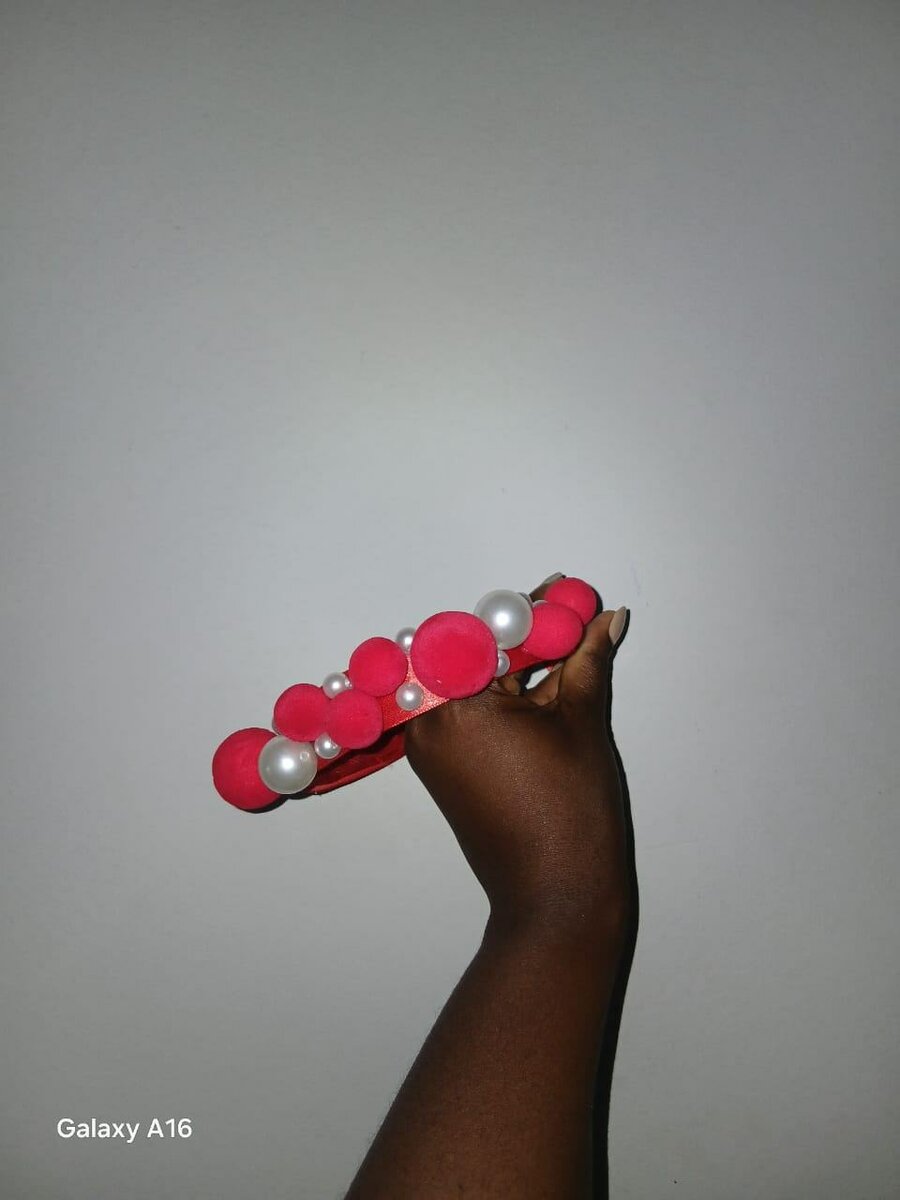 Robe rouge enfant élégante