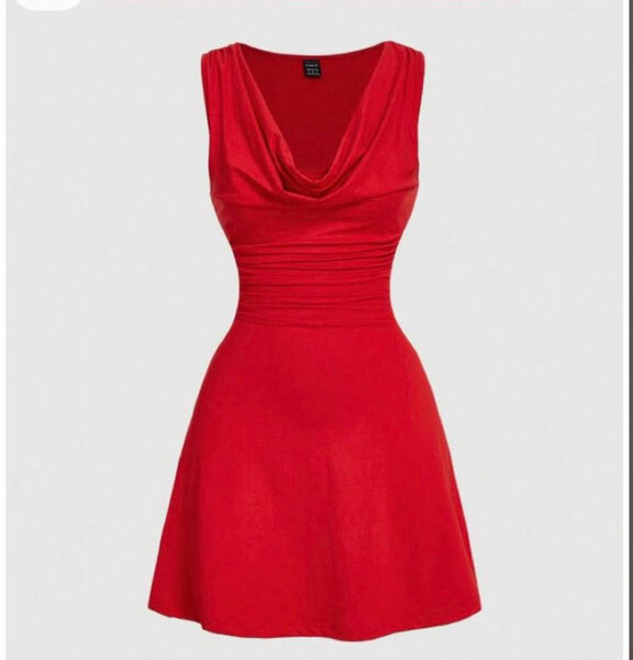 Robe rouge courte sans manches