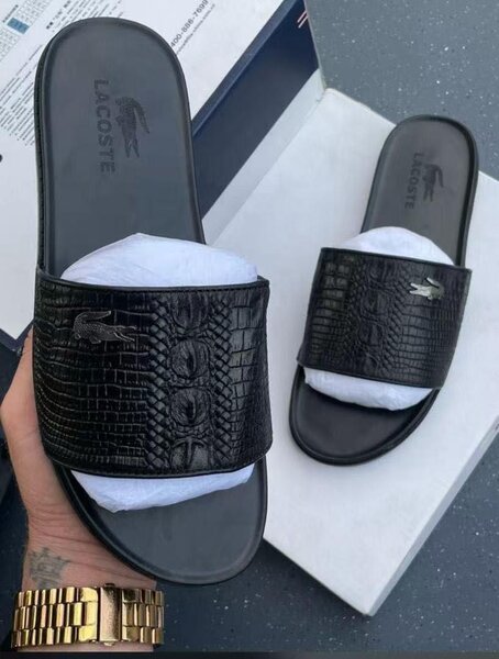 Claquettes Lacoste élégantes