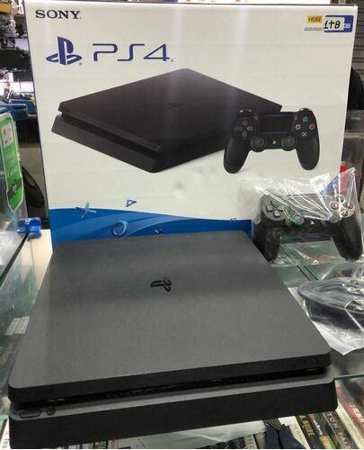 Console Sony PS4 Slim 1TB noire