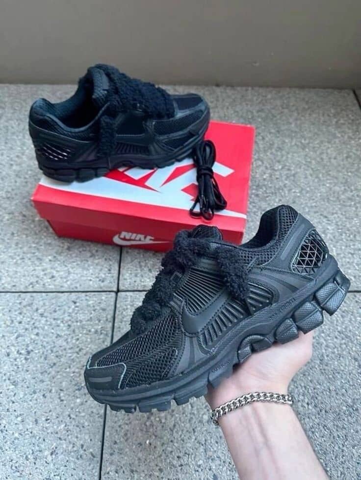 Nike Vomero 4 Sneakers Noirs