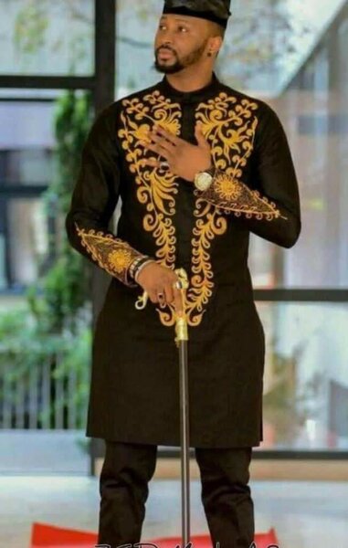 Chemise brodée élégante homme