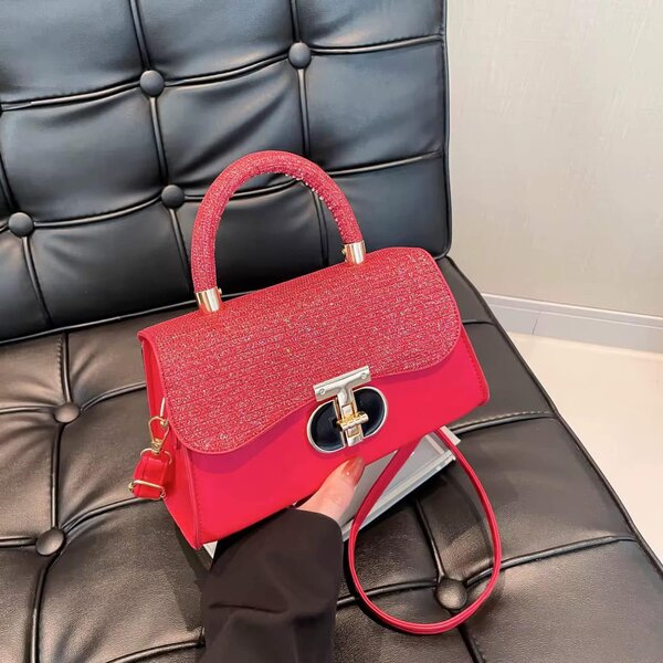 Sac à main rouge élégant