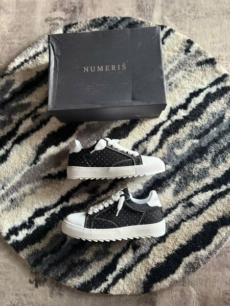 NUMERIS Femme - Noir et Blanc