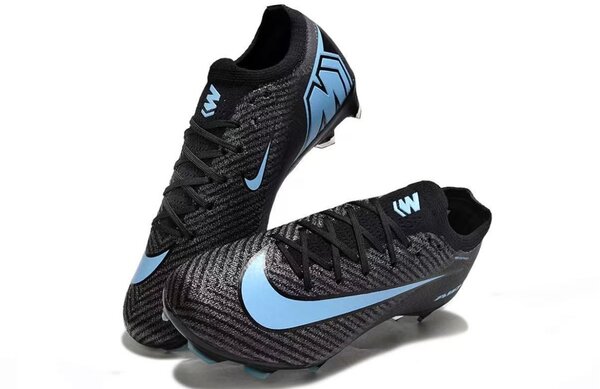 Chaussures de foot Nike noires et bleues