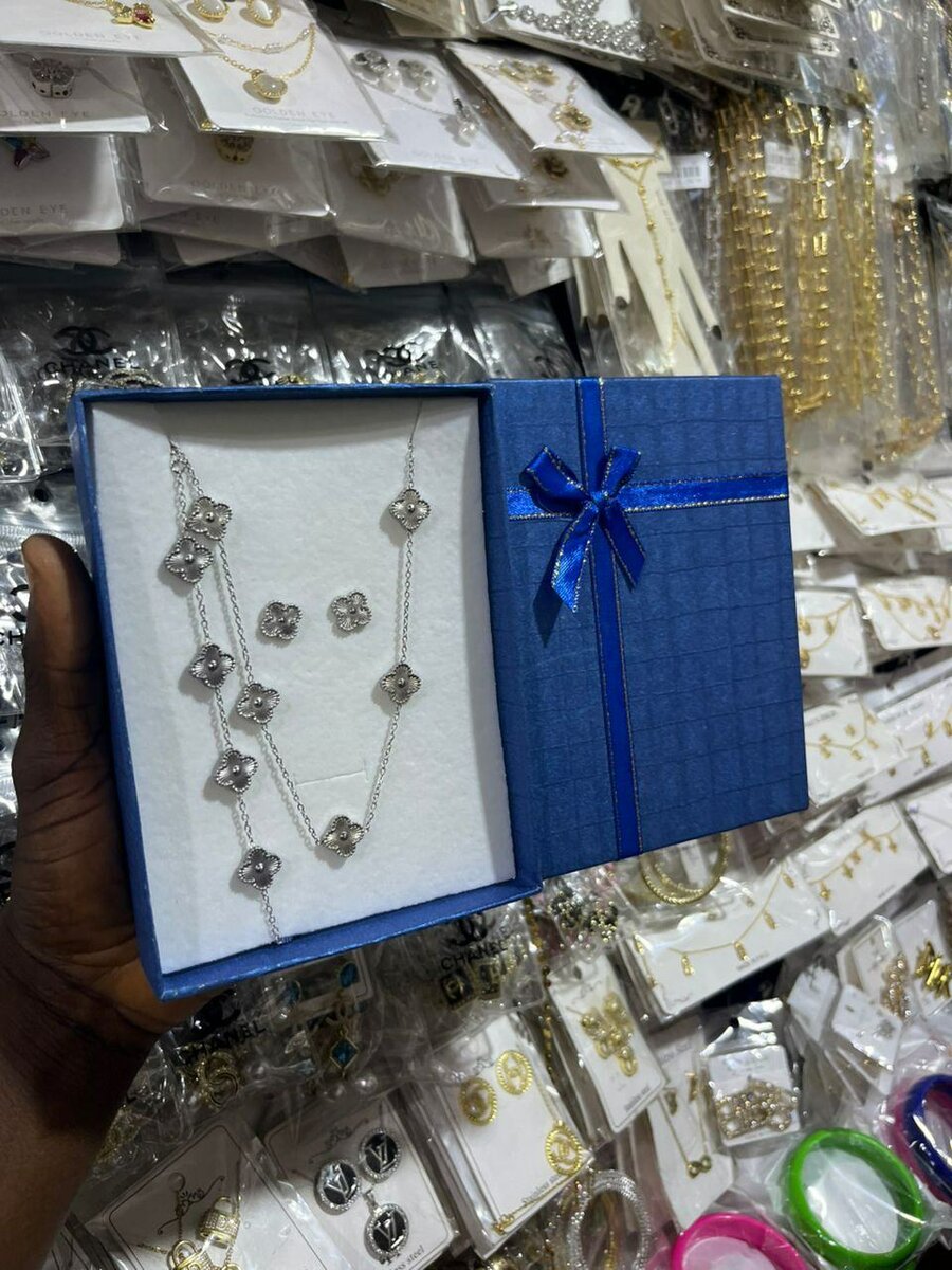 Collier élégant en or plaqué