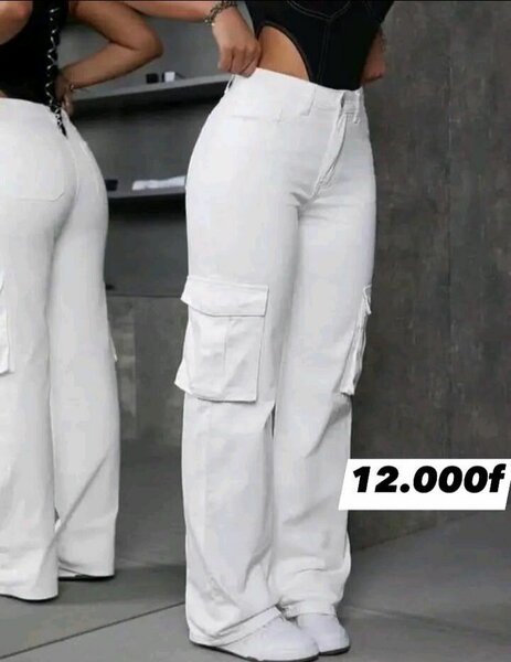 Pantalon cargo blanc élégant