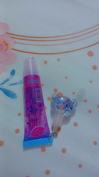 Gloss à lèvres scintillant