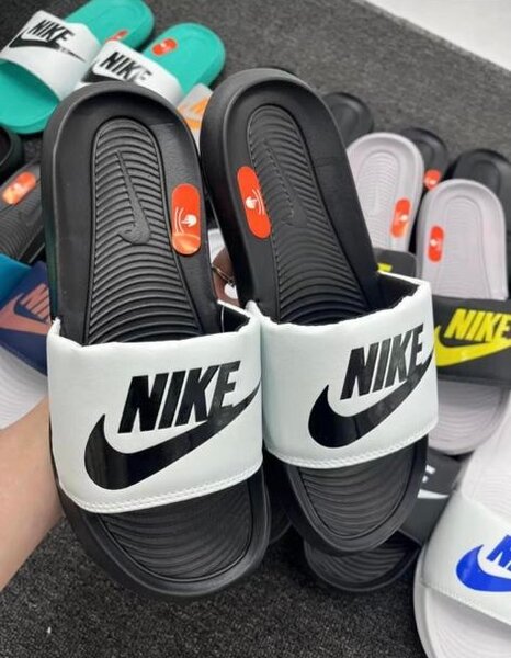 Claquettes Nike confortables