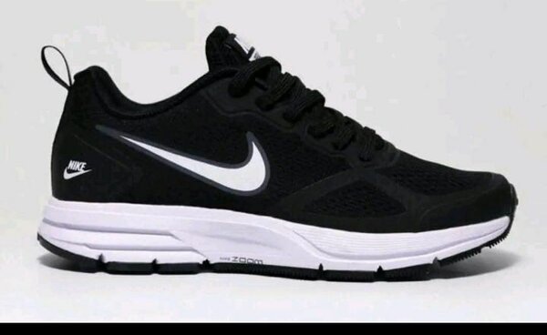 Chaussures Nike noir et blanc