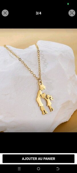 Collier en or avec deux girafes