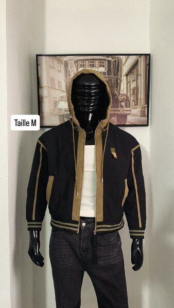 Veste à capuche style urbain