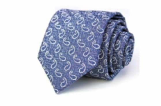 Cravate bleue à motif élégant