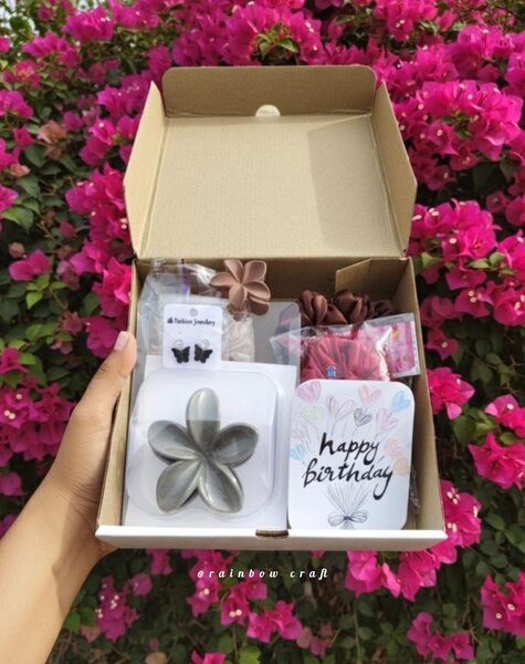 Boîte surprise pour femme avec produits de beauté