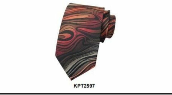 Cravate élégante maron fluide