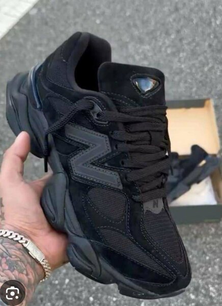 Baskets noires modernes