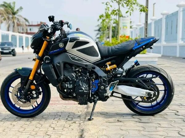 Moto sportive haute performance