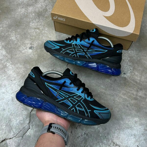 Baskets Asics noir/bleu tailles 40-45