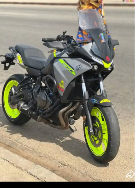 Yamaha MT 125 moto gris et vert