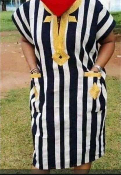 Robe africaine rayée élégante