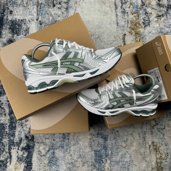 Chaussures Asics blanches