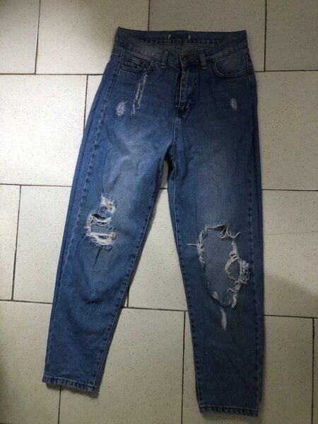 Jeans déchirés tendance unisexe