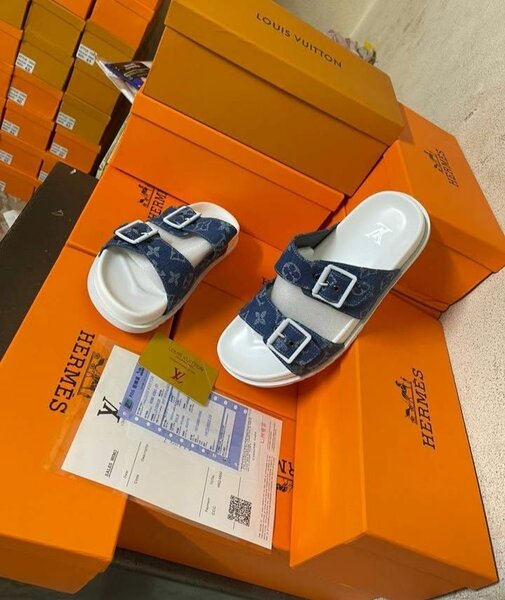 Sandales à boucle tendance